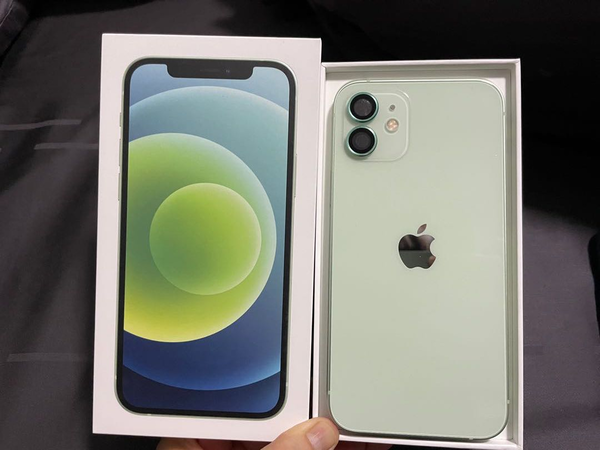 Theo dự đoán của TomsGuide, iPhone 16 Green sẽ có thiên hướng giống màu Xanh mint như trên iPhone 12 (Nguồn: Karousell)