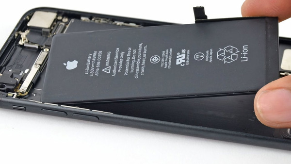 iPhone 16 Plus bị giảm dung lượng pin từ 4383 mAh xuống còn 4006 mAh