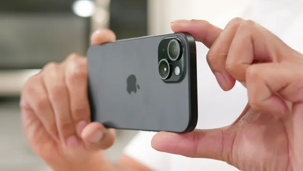 Nút camera chuyên dụng iPhone 16 Pro tương tự máy ảnh DSLR