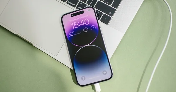 Apple đang nghiêm túc hơn về sạc nhanh trên iPhone