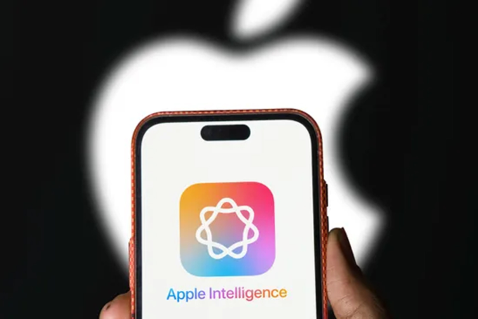 Biểu tượng Apple Intelligence trên một mẫu iPhone. Ảnh: Toms Guide