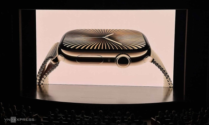 Apple Watch Series 10 titan. Ảnh: Tuấn Hưng