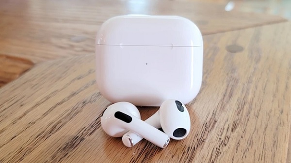 A white earbuds next to a box

Description automatically generated