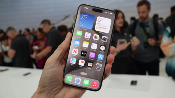 iPhone 16 Pro Max có thể được trang bị thêm nút chụp mới là “Capture Button”  (Nguồn ảnh: Techradar)