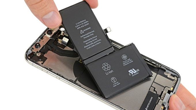 Viên pin bên trong một mẫu iPhone. Ảnh: iFixit