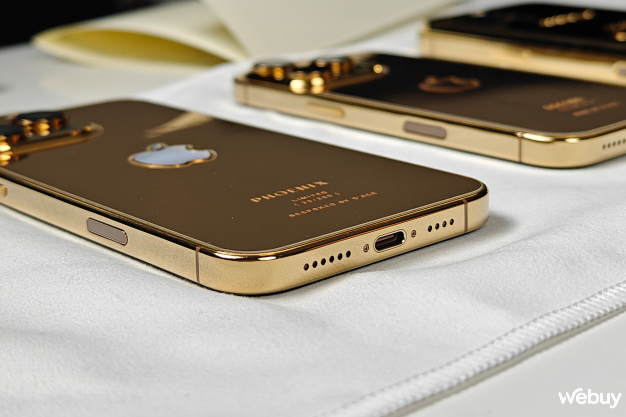 Cận cảnh iPhone 16 Pro Max mạ vàng 24K: Giới hạn 200 chiếc trên toàn cầu, giá gần 100 triệu đồng- Ảnh 8.