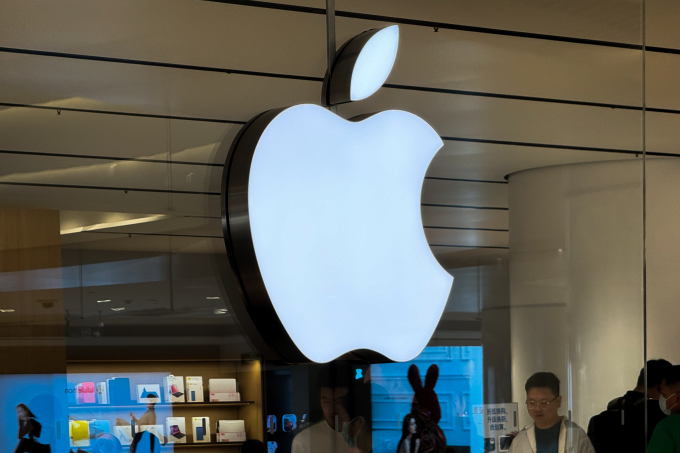 Logo Apple tại một cửa hàng Apple Store ở Vũ Hán, Trung Quốc, tháng 4/2024. Ảnh: Lưu Quý