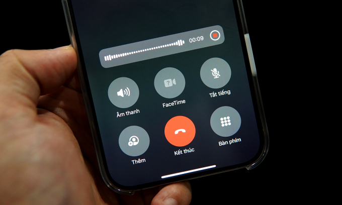 Thanh ghi âm xuất hiện trong cuộc gọi khi người dùng bấm nút, khả dụng từ iOS 18.1. Ảnh: Lưu Quý