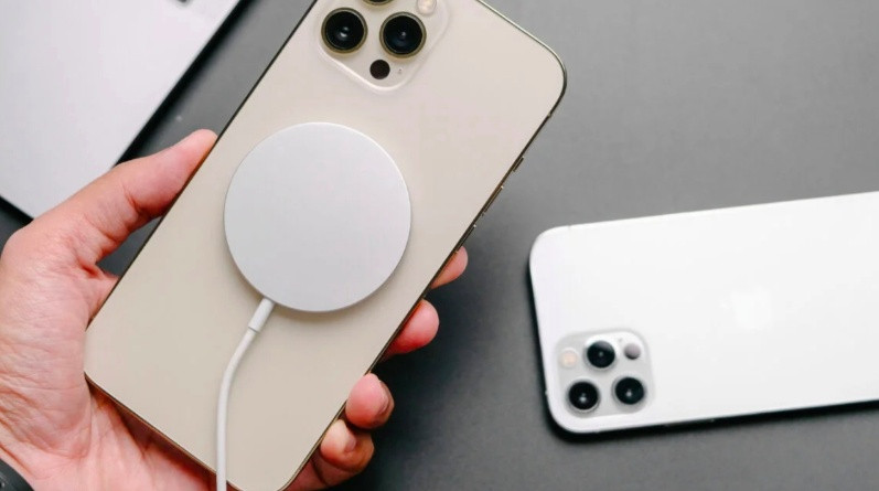 Apple tính bỏ cổng sạc trên iPhone 17, EU nói gì?